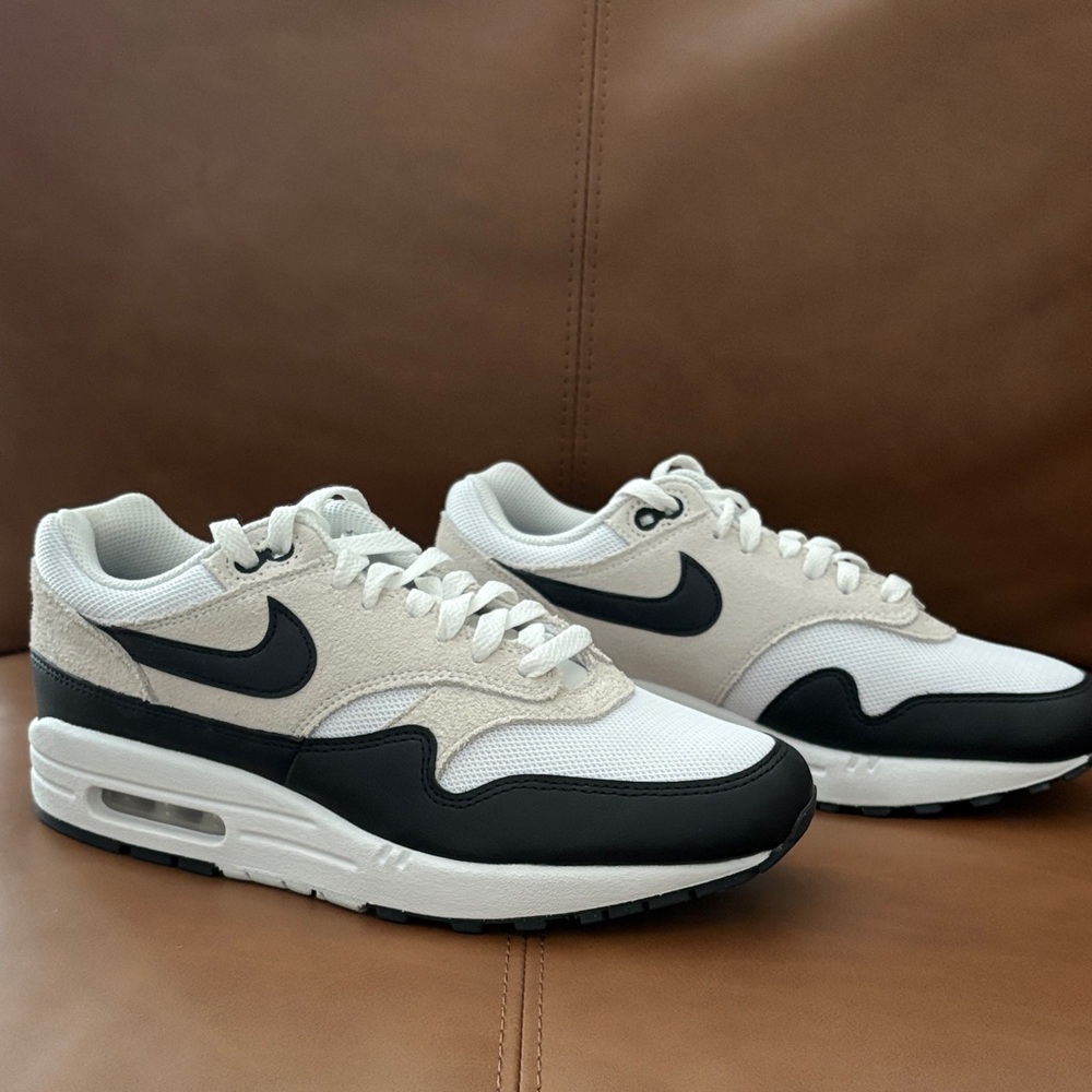 Nike Men's AirMax 1 Black and White Sneakers
